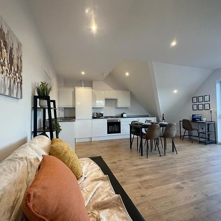 Stylish & Spacious Apartment ロイヤル・タンブリッジ・ウェルズ エクステリア 写真