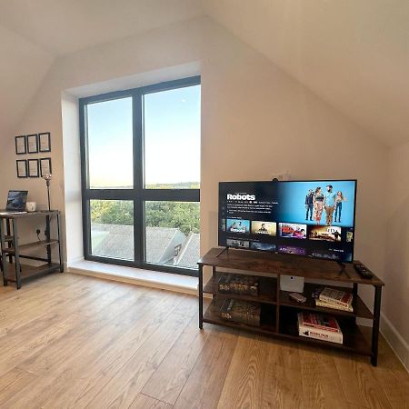 Stylish & Spacious Apartment ロイヤル・タンブリッジ・ウェルズ エクステリア 写真